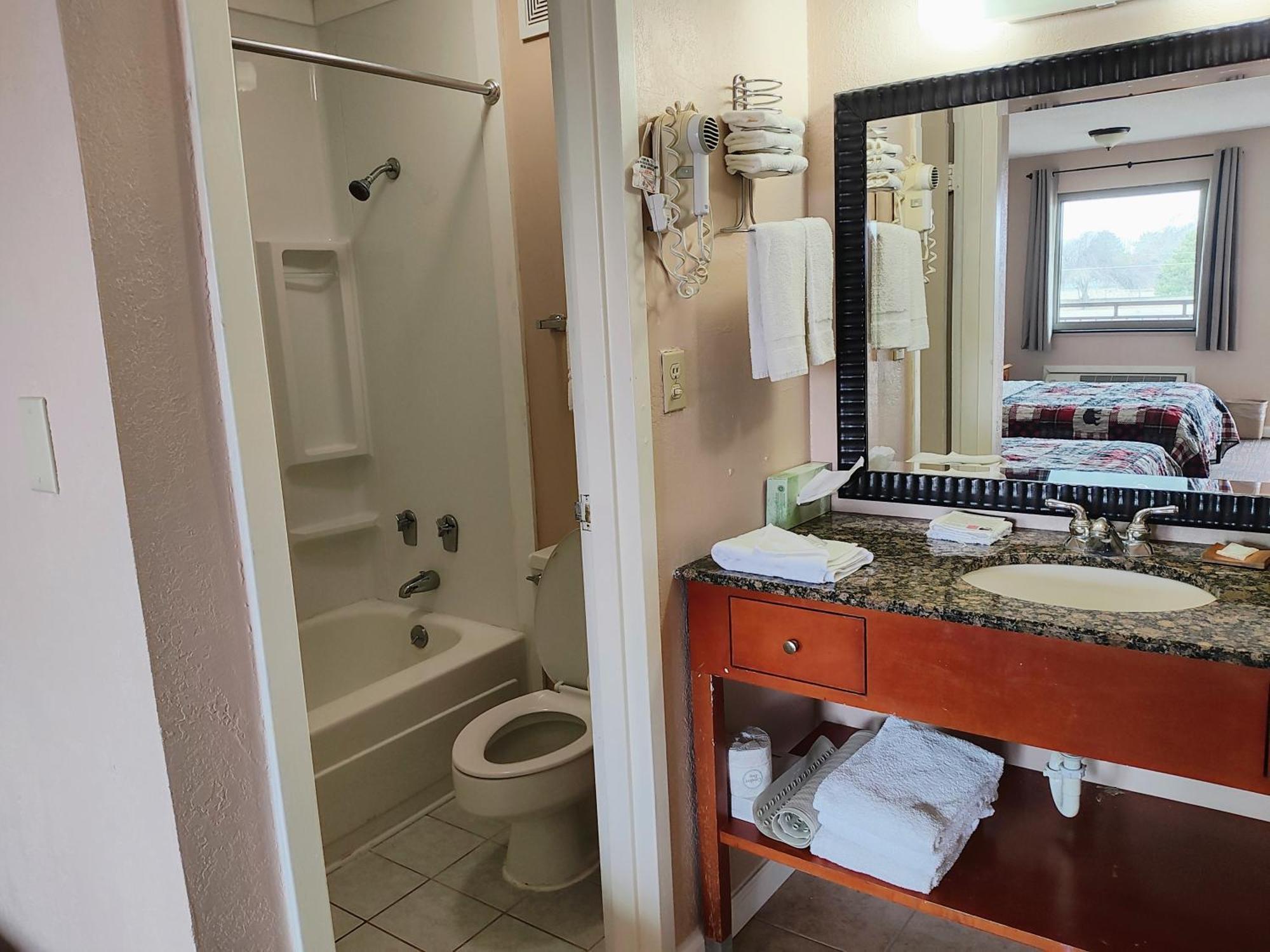 The Lodge At Russell - Russell Inn Kamer foto