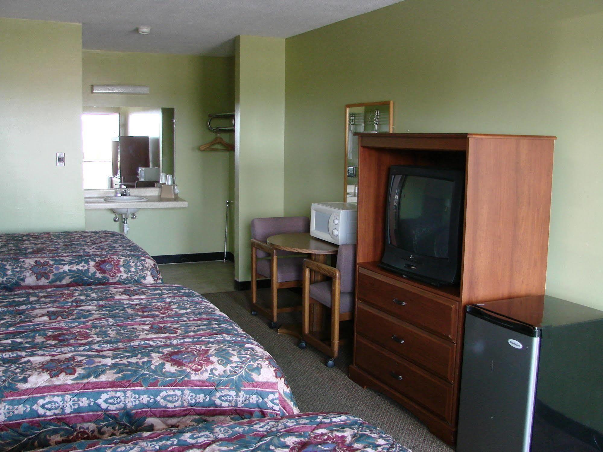 The Lodge At Russell - Russell Inn Buitenkant foto
